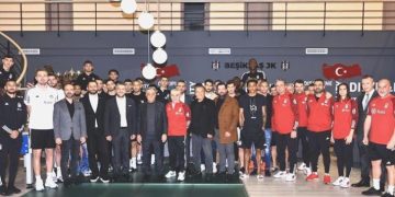 Ahmet Parıltı Çebi oyuncularla vedalaştı