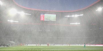 Allianz Arena’nın çatısı helikopter ile temizlendi!