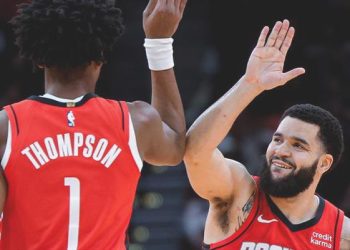 Alperen Şengün, Cedi Osman’ı mağlup etti.