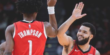 Alperen Şengün, Cedi Osman’ı mağlup etti.