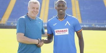 Beşiktaş’a stoperde sürpriz isim!