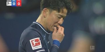 Bundesliga’da enteresan anlar! Evvel çikolata yedi sonra gol attı