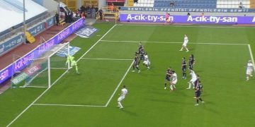 Çaykur Rizespor direğe takıldı