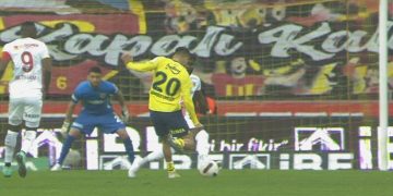 Cengiz Ünder klas golle siftahı yaptı!