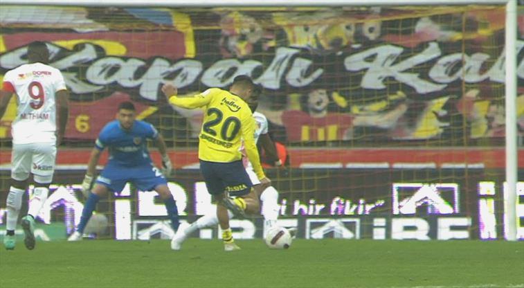 Cengiz Ünder klas golle siftahı yaptı!