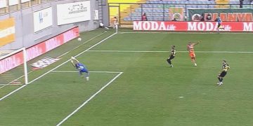 Cordova çok sert vurdu, Alp Arda iki atakta kurtardı