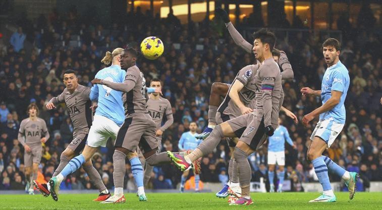 Heung-min Son evvel rakip kaleye, sonra kendi kalesine gol attı!