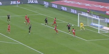 Kevin Lasagna fırsat tepti