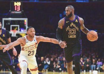 LeBron 31 sayı attı, Lakes yarı finale yükseldi!