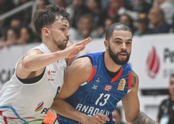 ÖZET | Anadolu Efes galibiyeti aldı, liderliğe yükseldi!