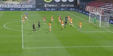 Siltaş Yapı Pendikspor direğe takıldı