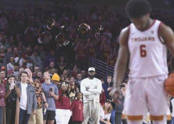 Uygunlaşan LeBron James’in oğlu Bronny, birinci maçına çıktı