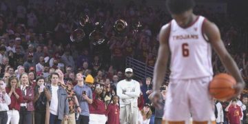 Uygunlaşan LeBron James’in oğlu Bronny, birinci maçına çıktı