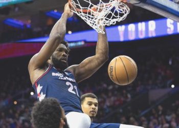 70 sayı atmıştı, Embiid de o listeye girdi!