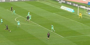 Eysseric uzaklardan denedi