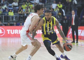 Fenerbahçe Beko son çeyrekte yıkıldı