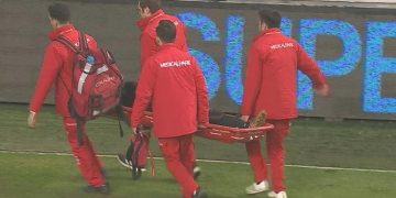 Fenerbahçe maçı öncesi büyük şok! Sedyeyle oyundan alındı…