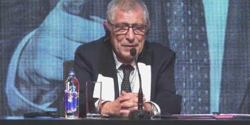 Fernando Santos’tan imza merasiminde transfer açıklaması