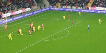 Fred çok uzaklardan denedi, Nita gole müsaade vermedi!