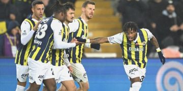 Galatasaray puan kaybetti, Fenerbahçe paylaşımı yaptı!