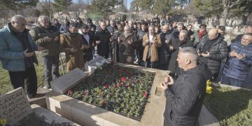 İlhan Cavcav mezarı başında anıldı