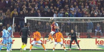 Mertens’in baş vuruşu direkte patladı