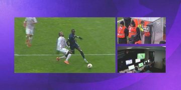 Penaltı VAR’dan döndü