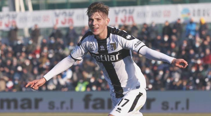 Szymanski’den sonra Fenerbahçe’ye bir Polonyalı daha!