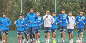 Trabzonspor şampiyonluk dönemini mumla arıyor