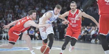 12 Dev Adam son saniye basketiyle kazandı