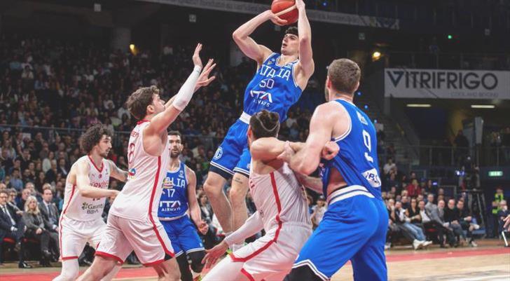 12 Dev Adam yenilgiyle başladı