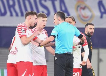 Almanların hakem tepkisi! Gol verilmedi…