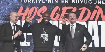 Beşiktaş transfer rekorunu resmen açıkladı!