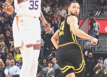 Curry son saniyede galibiyeti getirdi!