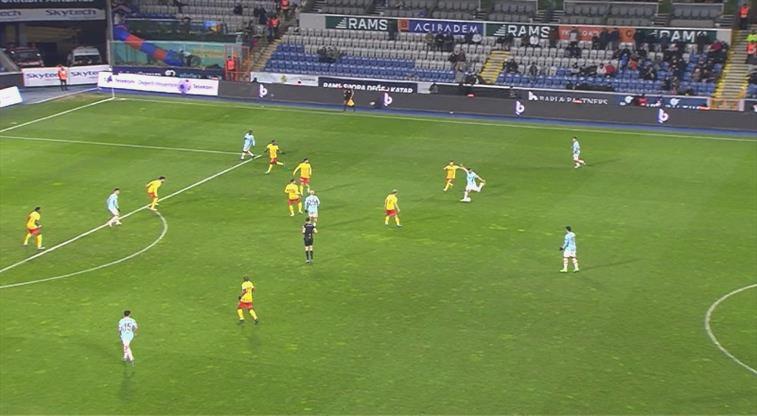 Deniz Türüç’ün dayanılmaz şutuna Bilal’den geçit yok!