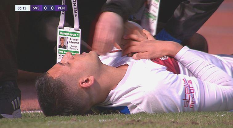 EMS Yapı Sivasspor’da mecburî değişiklik! Sedyeyle çıktı…