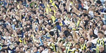 Fenerbahçe yeni marşını beğeniye sundu!