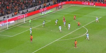 İnanılmaz pozisyon! Son anda çizgiden çıktı