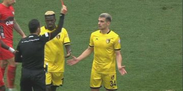 İstanbulspor 10 kişi kaldı! İşte o anlar…