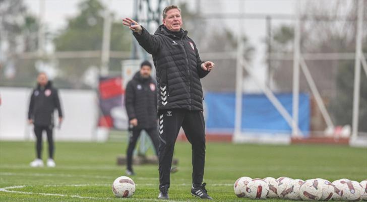 “Kadromuza kaliteli oyuncular almak istiyoruz fakat…”