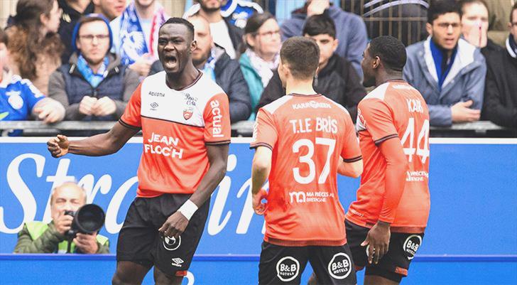 Lorient seriye bağladı
