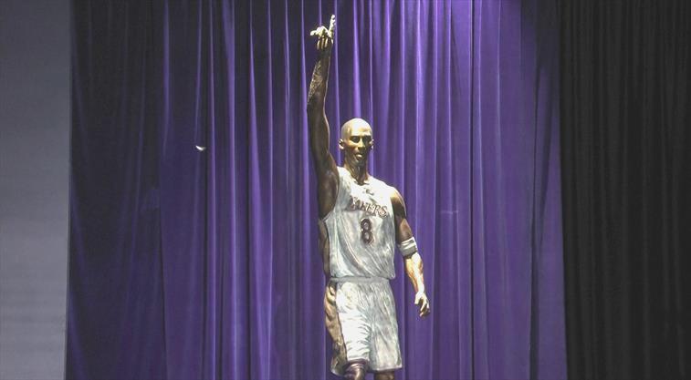 Los Angeles Lakers, Kobe Bryant’ı şereflendirdi
