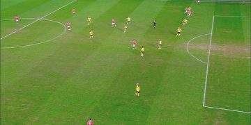 Manaj’ın şık golü ofsayta takıldı!