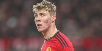 Manchester United’a yıldız oyuncusundan makûs haber!