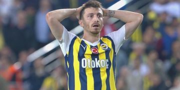 Mert Hakan’ın fevkalade şutu az farkla dışarıda!