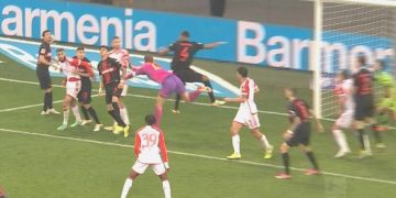 Ne yaptın Neuer! Gol atmaya gitti…