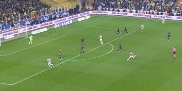 Tadic çok uzaklardan tesirli vurdu, Ertuğrul şutu durdurdu!