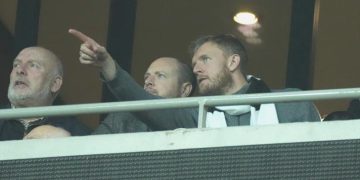 Transfer görüşmeleri başlamıştı! Beşiktaş maçını izlemeye geldi…