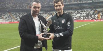 Tümosan Konyaspor maçı öncesi Salih Uçan’a plaket