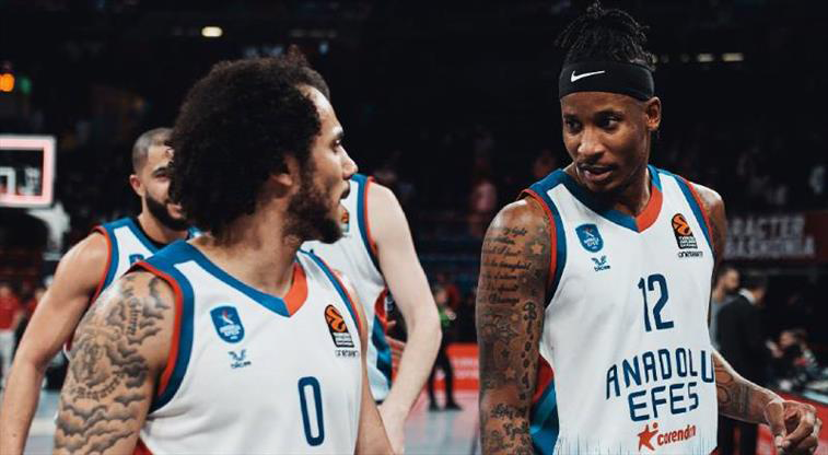 Anadolu Efes, deplasmanda 8 maç sonra kazandı